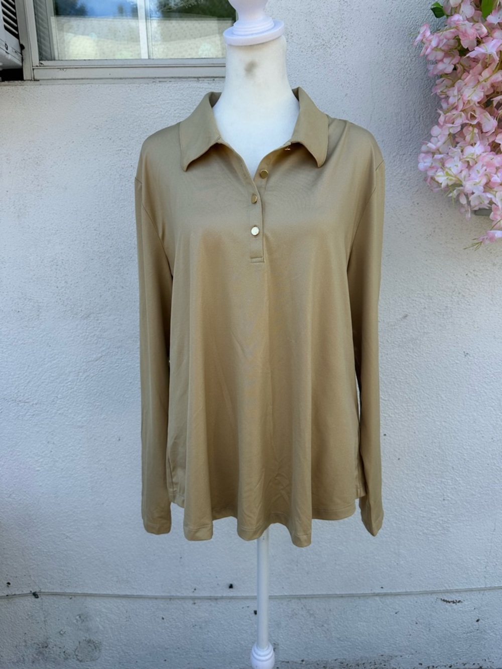 Lightweight metallic gold  Long-Sleeve Polo Top